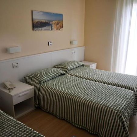 ריצ'יונה Hotel Lugano חדר תמונה