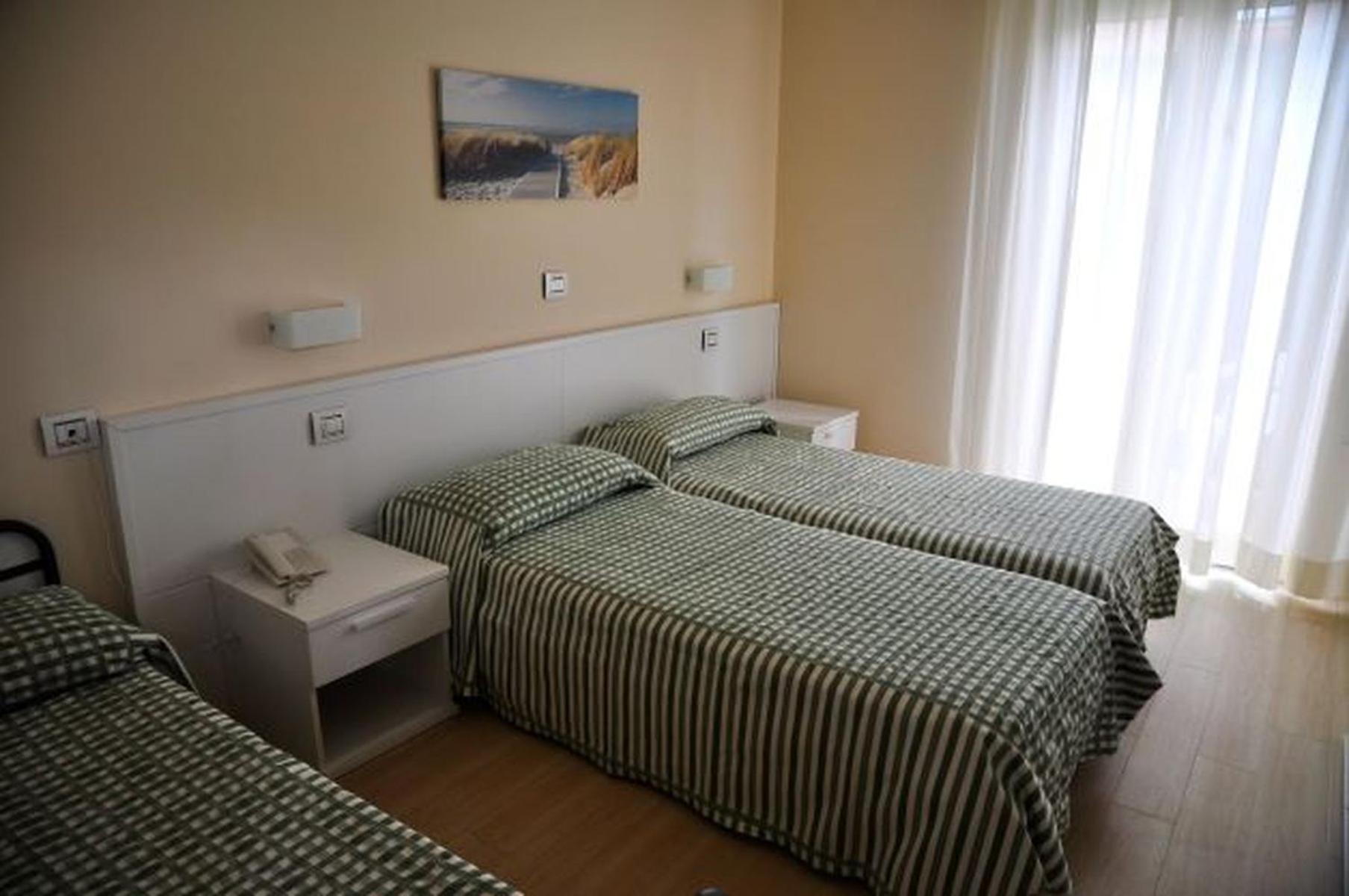 ריצ'יונה Hotel Lugano חדר תמונה